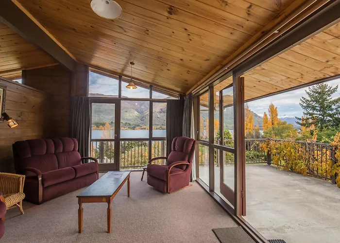 Lakeside Escape - Bach Holiday home *