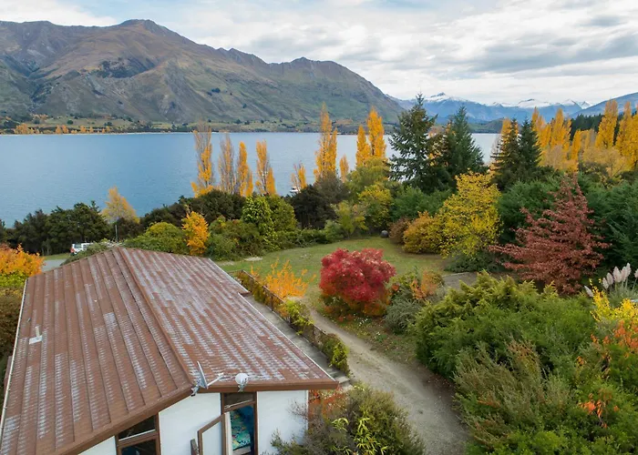 Holiday home Lakeside Escape - Bach Wanaka