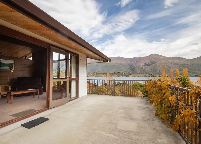 Lakeside Escape - Bach Holiday home