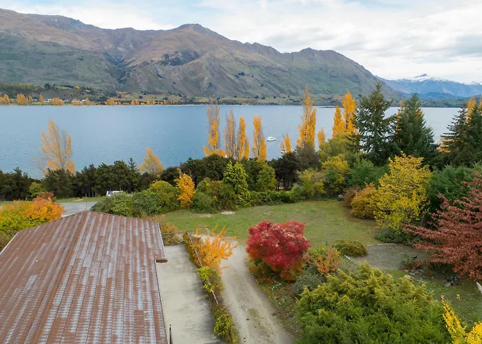 Lakeside Escape - Bach Wanaka